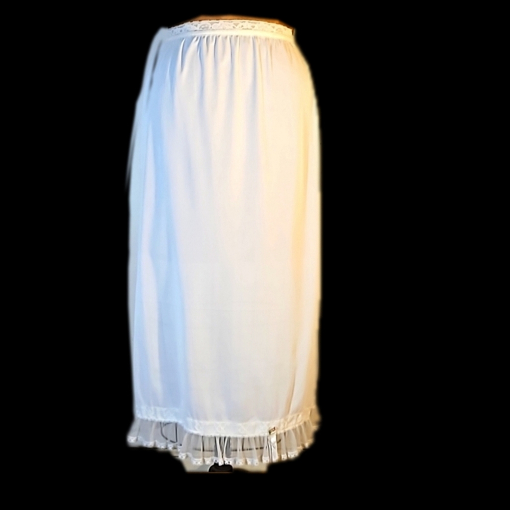 Vintage Her Majesty fancy half slip skirt